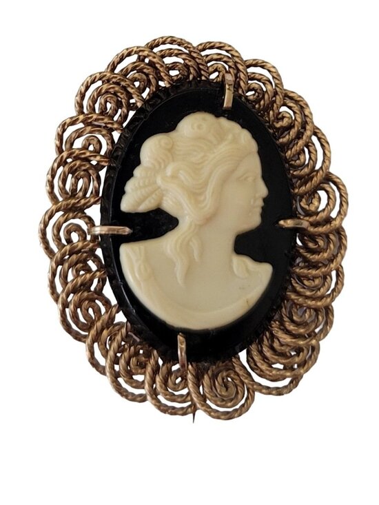 Unbranded | Jewelry | Gold Tone Wire Filigree Black White  Gold Tone Wire Filigree Black, White Plastic Cameo Brooch Pin E824